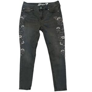 Seven7 Black Skinny Jeans Floral Embroidery Stretch Denim Women’s Size 12